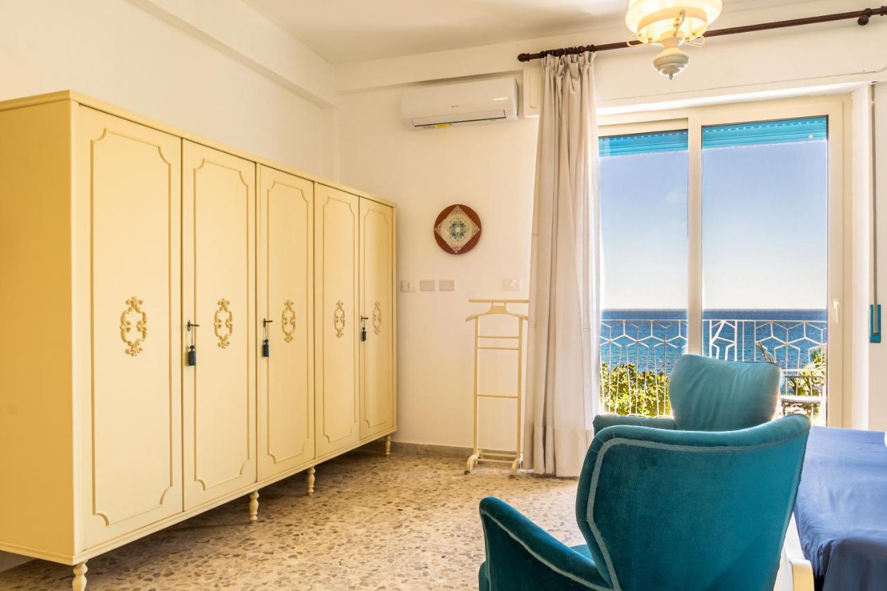 Brezza Di Mare Lägenhet Giardini Naxos Exteriör bild