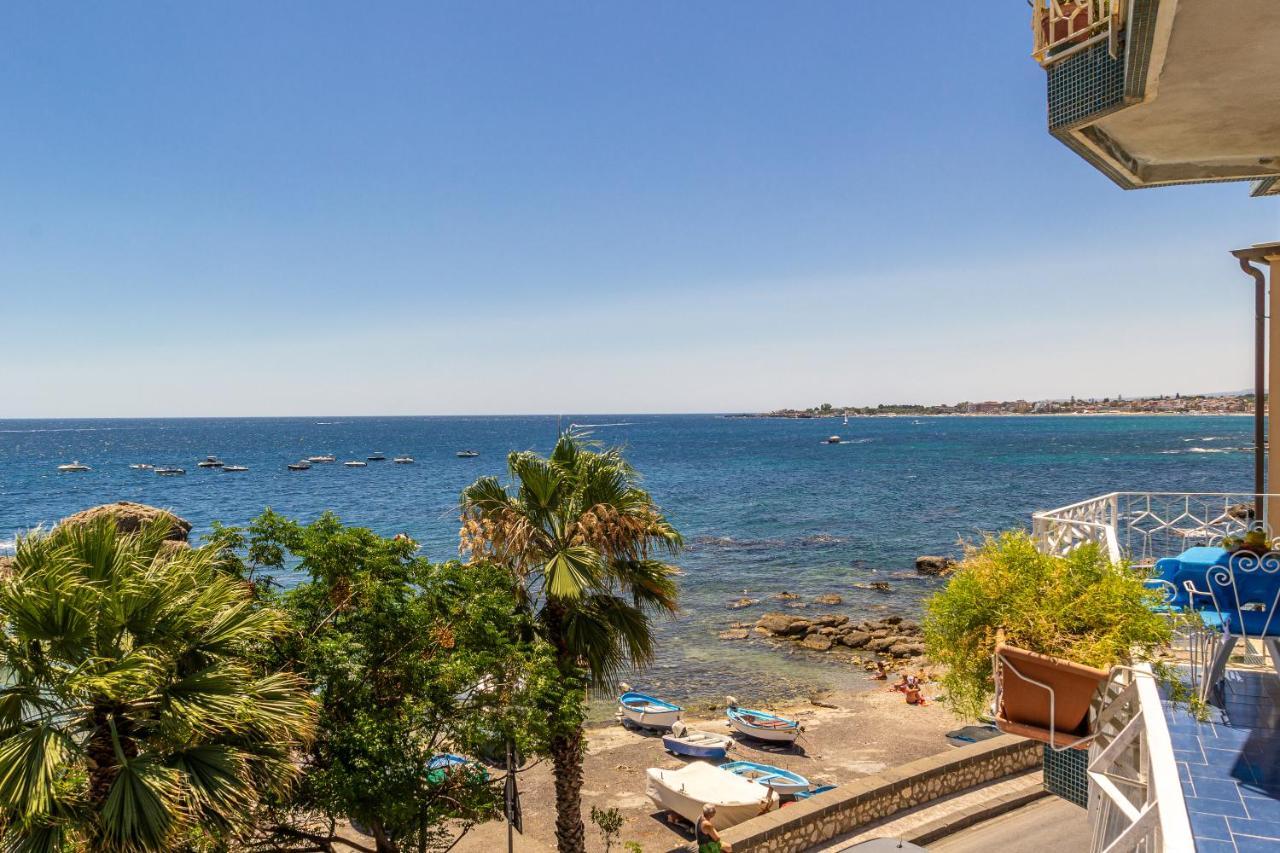Brezza Di Mare Lägenhet Giardini Naxos Exteriör bild